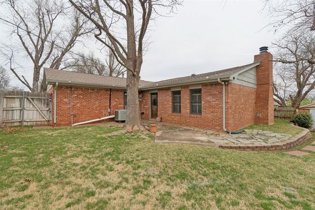 712 E 27th Place, Edmond, OK 73013