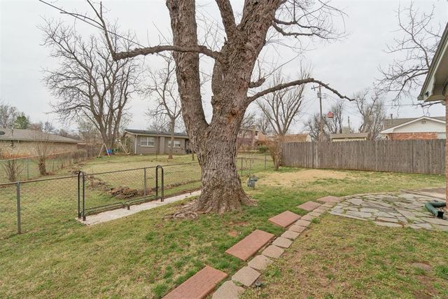 712 E 27th Place, Edmond, OK 73013