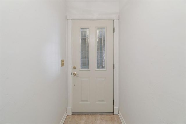 712 E 27th Place, Edmond, OK 73013