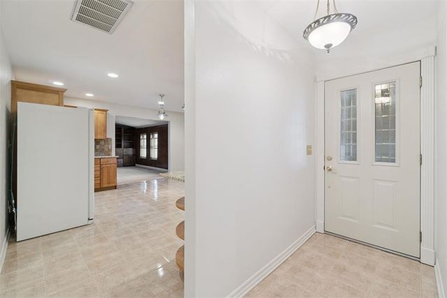 712 E 27th Place, Edmond, OK 73013