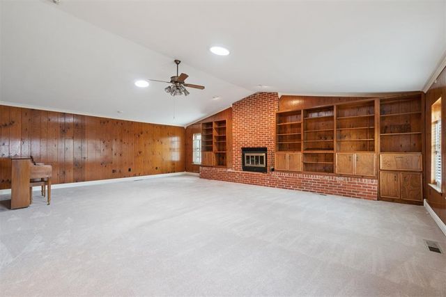 712 E 27th Place, Edmond, OK 73013