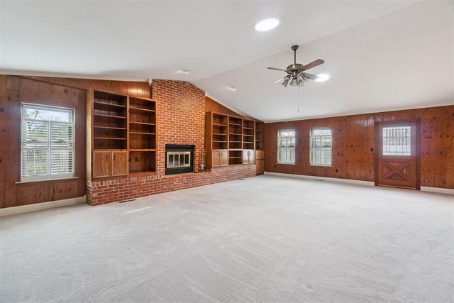 712 E 27th Place, Edmond, OK 73013