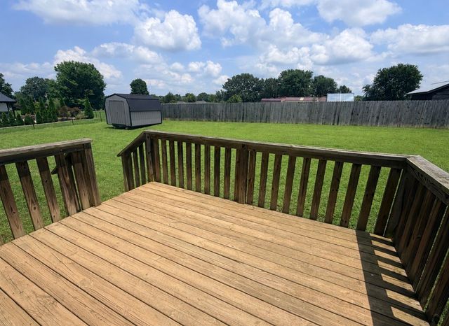 1204 Redden Ln, Burns, TN 37029