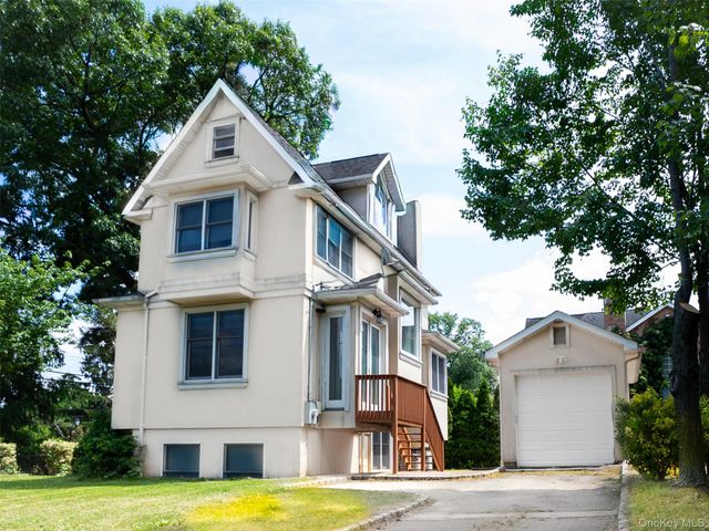 11 Willow Lane, Great Neck, NY 11023