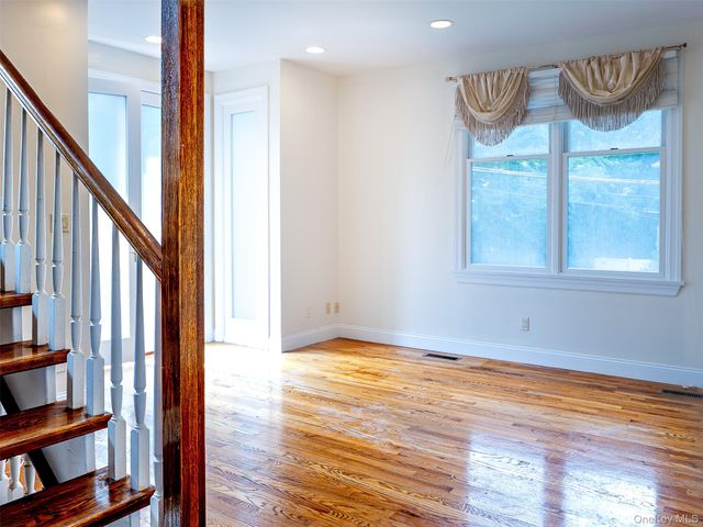 11 Willow Lane, Great Neck, NY 11023