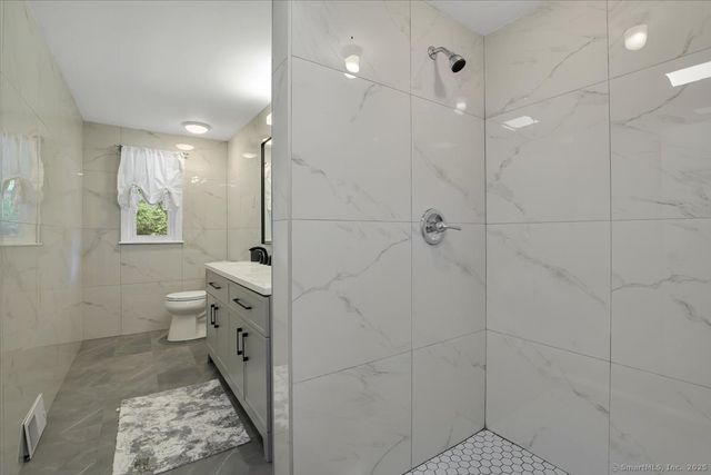 11 West Ridge Drive, West Hartford, CT 06117