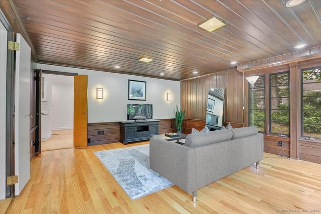 11 West Ridge Drive, West Hartford, CT 06117