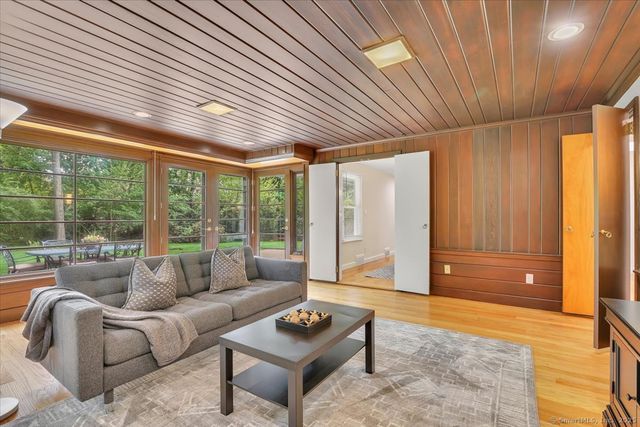 11 West Ridge Drive, West Hartford, CT 06117