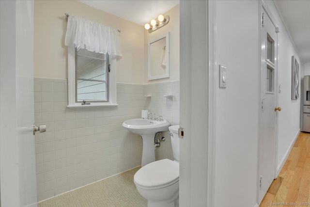 11 West Ridge Drive, West Hartford, CT 06117