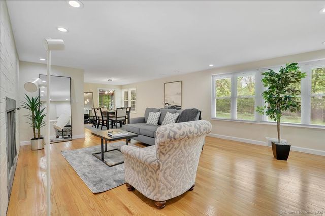 11 West Ridge Drive, West Hartford, CT 06117