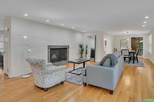 11 West Ridge Drive, West Hartford, CT 06117