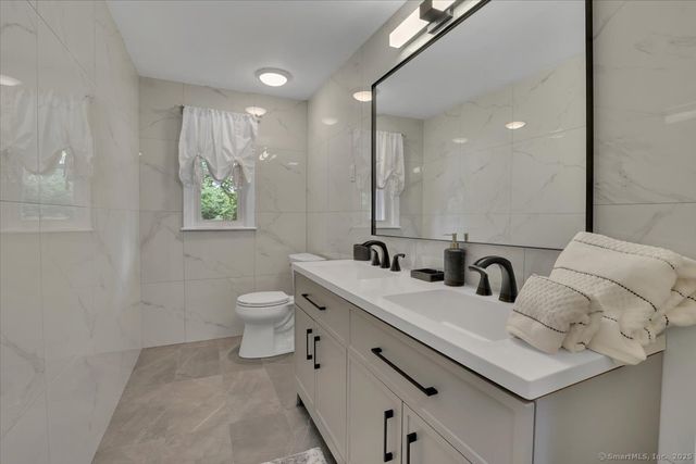 11 West Ridge Drive, West Hartford, CT 06117