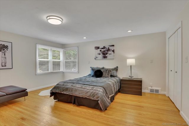 11 West Ridge Drive, West Hartford, CT 06117