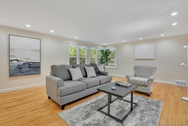 11 West Ridge Drive, West Hartford, CT 06117