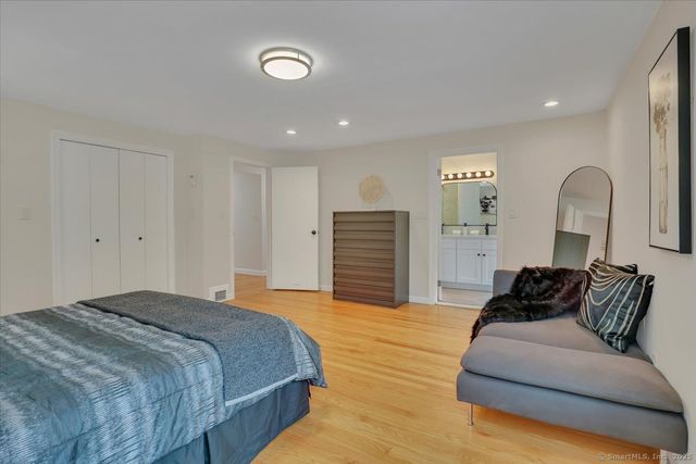 11 West Ridge Drive, West Hartford, CT 06117