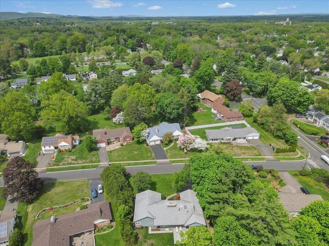 11 West Ridge Drive, West Hartford, CT 06117