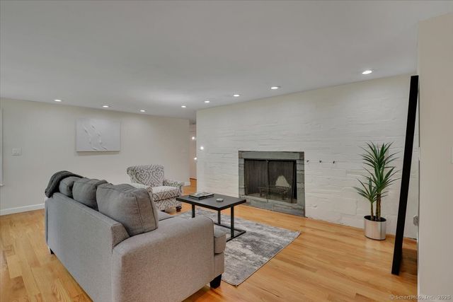 11 West Ridge Drive, West Hartford, CT 06117