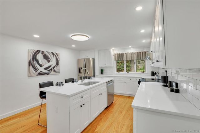 11 West Ridge Drive, West Hartford, CT 06117