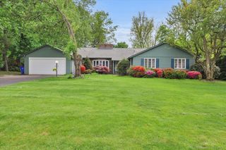 11 West Ridge Drive, West Hartford, CT 06117