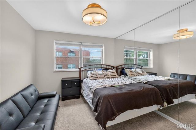 2 Delcrest Court 102, St Louis, MO 63124