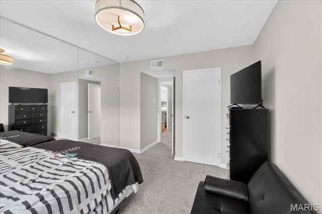 2 Delcrest Court 102, St Louis, MO 63124