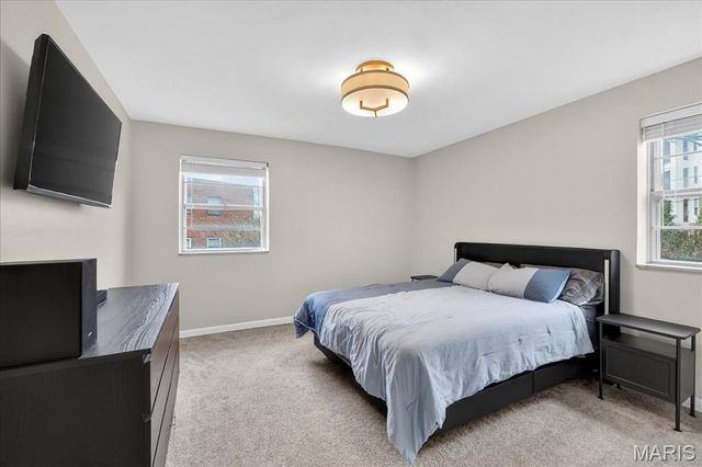 2 Delcrest Court 102, St Louis, MO 63124