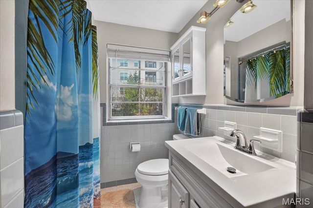 2 Delcrest Court 102, St Louis, MO 63124