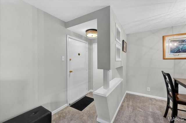 2 Delcrest Court 102, St Louis, MO 63124