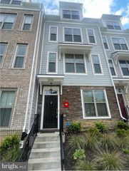 2228 S GLEBE RD, Arlington, VA 22207