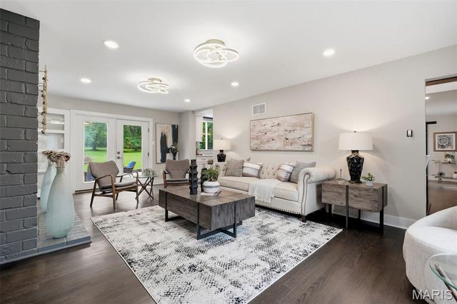 9831 Sunset Greens Drive, Sunset Hills, MO 63127