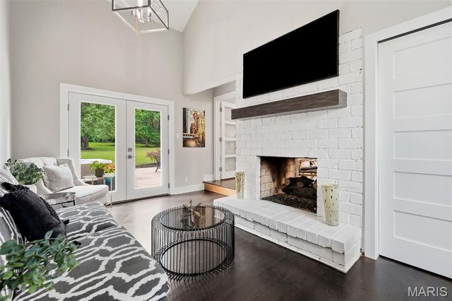 9831 Sunset Greens Drive, Sunset Hills, MO 63127