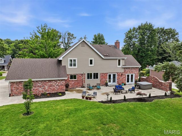 9831 Sunset Greens Drive, Sunset Hills, MO 63127