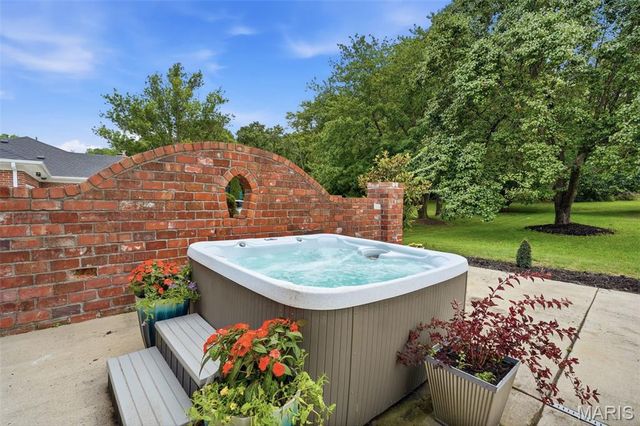 9831 Sunset Greens Drive, Sunset Hills, MO 63127