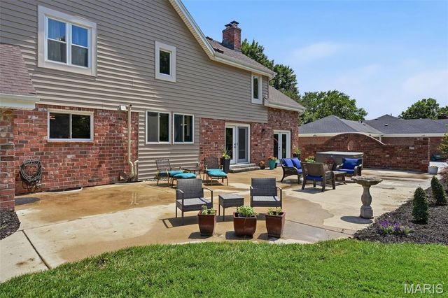 9831 Sunset Greens Drive, Sunset Hills, MO 63127