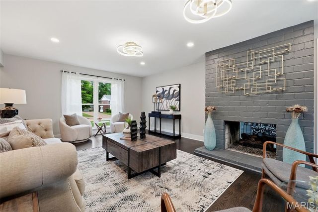 9831 Sunset Greens Drive, Sunset Hills, MO 63127
