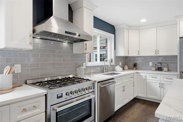 9831 Sunset Greens Drive, Sunset Hills, MO 63127