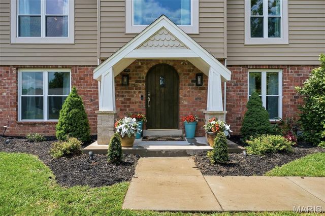 9831 Sunset Greens Drive, Sunset Hills, MO 63127