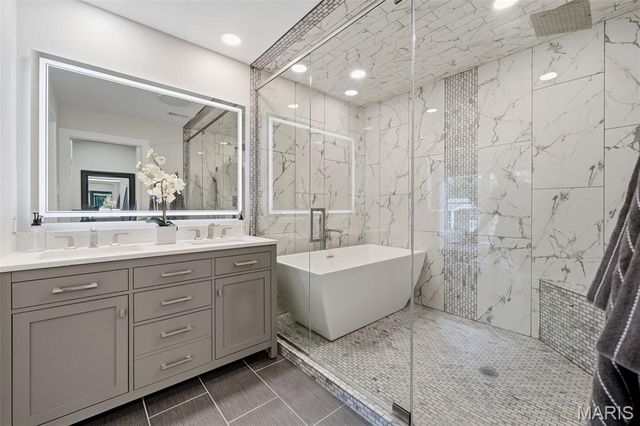 9831 Sunset Greens Drive, Sunset Hills, MO 63127