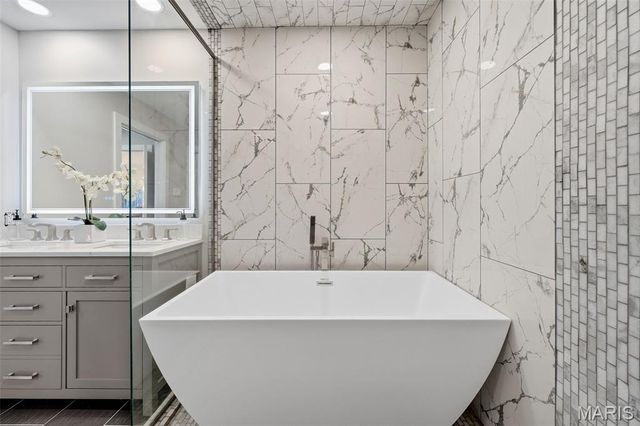 9831 Sunset Greens Drive, Sunset Hills, MO 63127