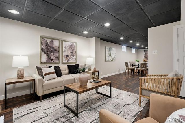 9831 Sunset Greens Drive, Sunset Hills, MO 63127