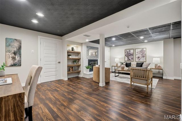 9831 Sunset Greens Drive, Sunset Hills, MO 63127