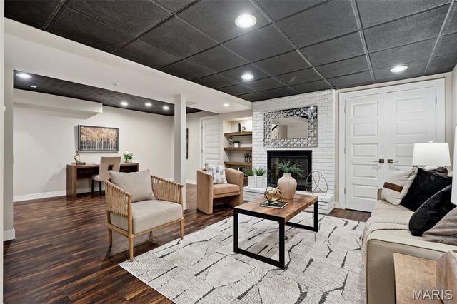 9831 Sunset Greens Drive, Sunset Hills, MO 63127