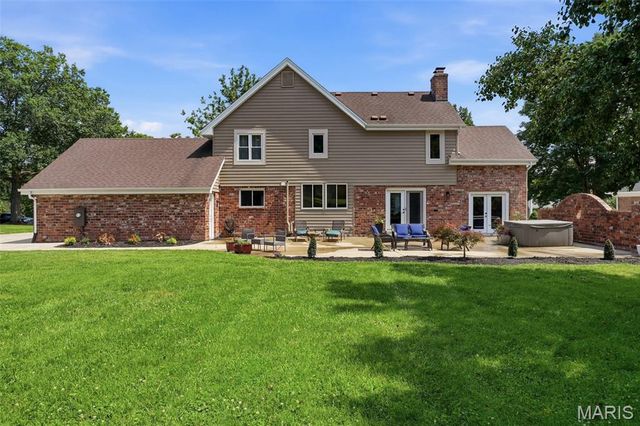 9831 Sunset Greens Drive, Sunset Hills, MO 63127