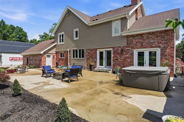 9831 Sunset Greens Drive, Sunset Hills, MO 63127