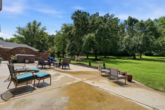9831 Sunset Greens Drive, Sunset Hills, MO 63127