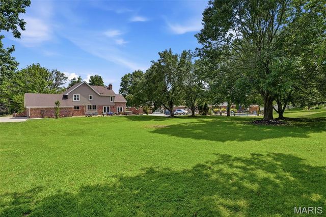 9831 Sunset Greens Drive, Sunset Hills, MO 63127