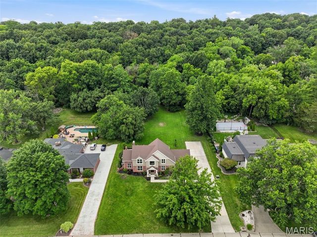 9831 Sunset Greens Drive, Sunset Hills, MO 63127