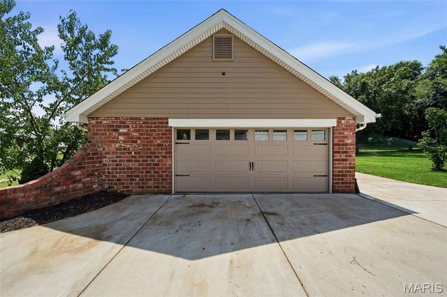 9831 Sunset Greens Drive, Sunset Hills, MO 63127