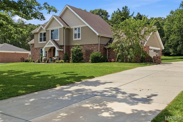 9831 Sunset Greens Drive, Sunset Hills, MO 63127