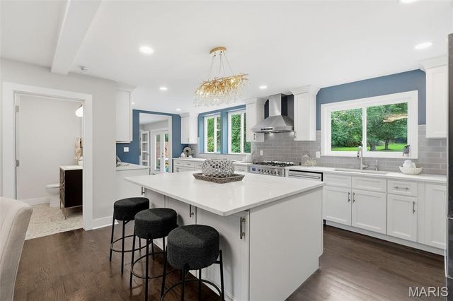 9831 Sunset Greens Drive, Sunset Hills, MO 63127